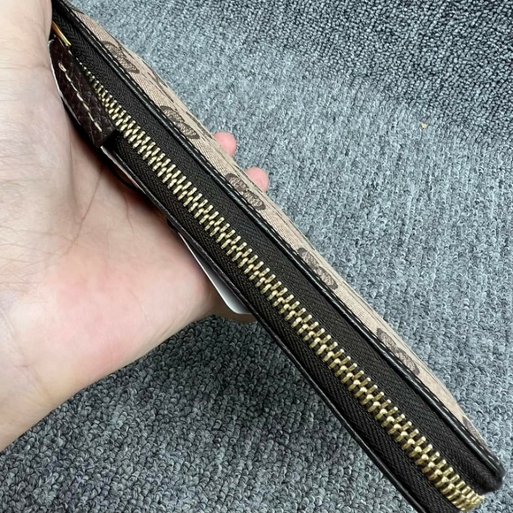100% Authentic Gucci Leather Wallet - Picture 11 of 16